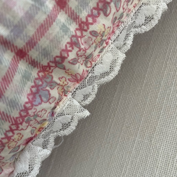 LOVE & CUPCAKES Cupcake Pillow - Picture 8 of 12